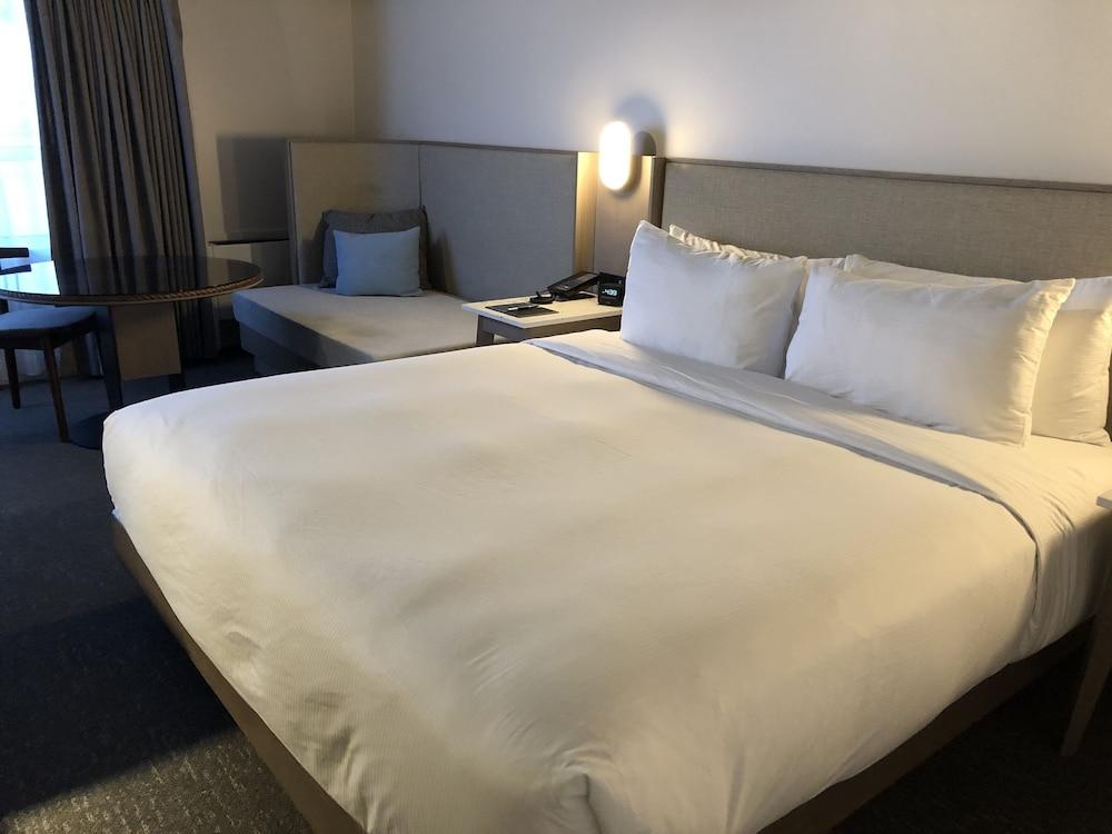 Отель Doubletree By Hilton St. John'S Harbourview Экстерьер фото