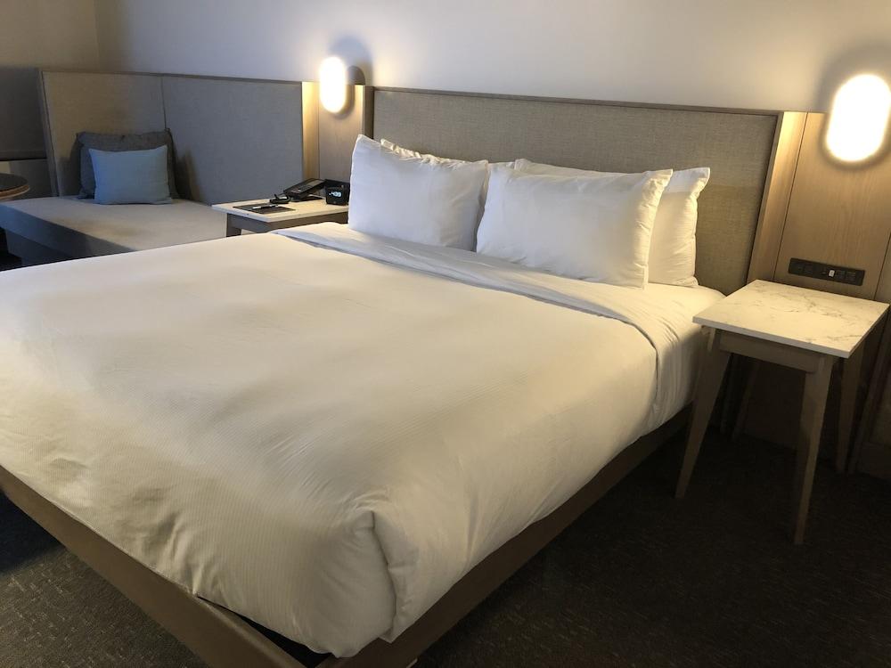 Отель Doubletree By Hilton St. John'S Harbourview Экстерьер фото
